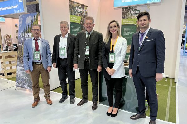 Hungarian delegation to the XV. At the World Forestry Congress: Szentpéteri
Sándor (Ministry of Agriculture Deputy State Secretary for Forestry)